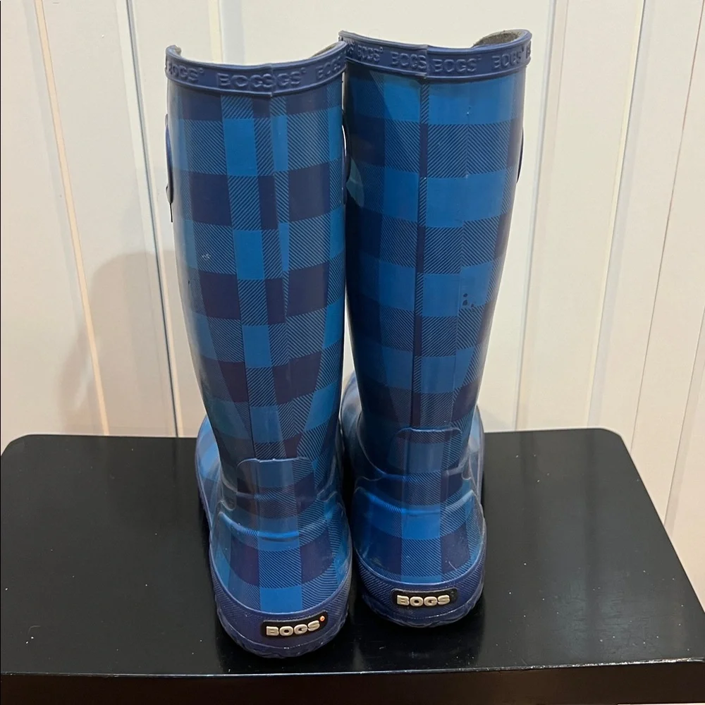 Youth Bogs Navy blue plaid Rain Boots size 6